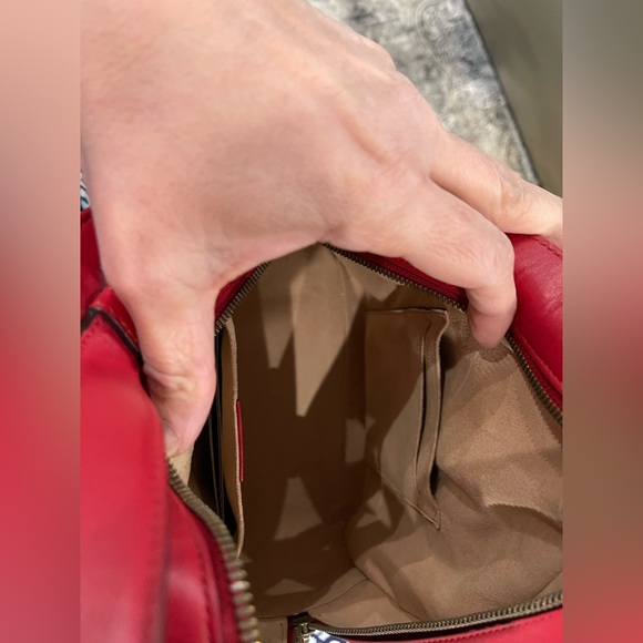 GUCCI
Red Chevron Leather Marmont Backpack Bag - Picture 7 of 10